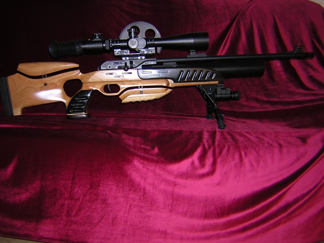 hola
os presento my ultimo trabajo sobre una carabina UMAREX 850 AirMagnum pasada al aire.
cañon roscado 01