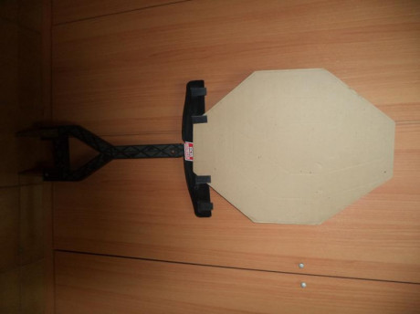 Soporte para diana, blanco brussels, o lo que sea. Para clavar en el suelo 10 € 01