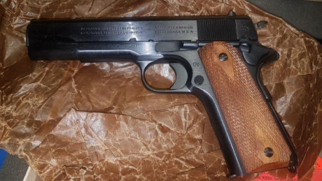 Vendo esta exclusiva colt 1911 del ejercito, calibre 45 en su caja original sin estrenar. En Libro de 11