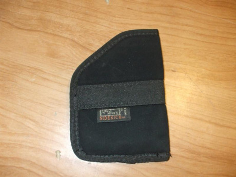:tanque^: Vendo funda Uncle Mikes para subcompacta, ideal para una pistola del tamaño de la Taurus Millenium.

Se 00