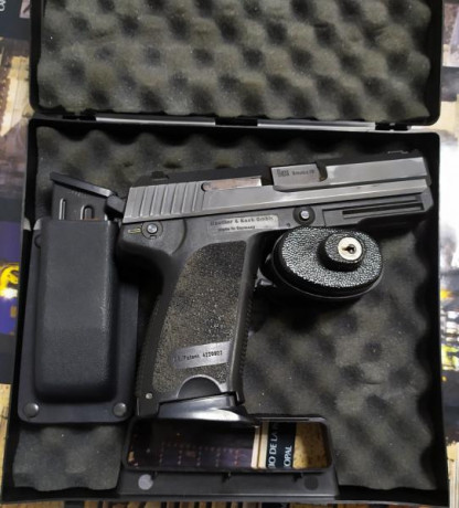 Un compañero vende su HK USP compact, tal como se ve en las fotos, apenas ha disparado, incluye funda 00