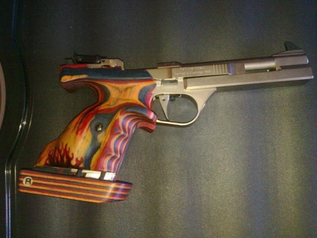 Hola amigos, aunque ya se que existen pastas especiales (Hammerli, Morini, etc.) para rellenar la madera 30