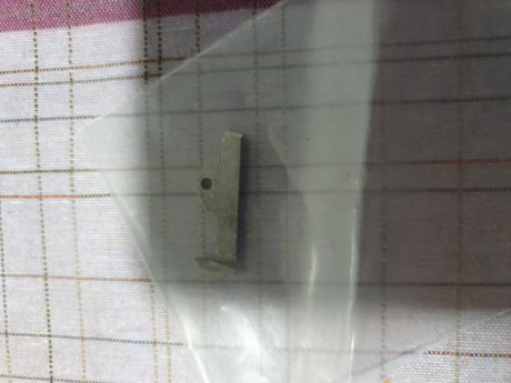 Se vende pistola 22LR Unique Des 69 fabricada en 1981. Con documentación original del banco de pruebas 100