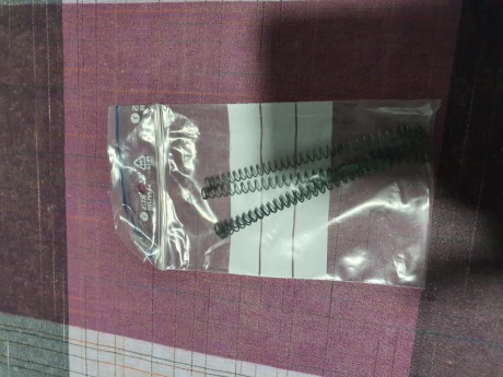 Se vende pistola 22LR Unique Des 69 fabricada en 1981. Con documentación original del banco de pruebas 110
