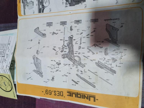 Se vende pistola 22LR Unique Des 69 fabricada en 1981. Con documentación original del banco de pruebas 121