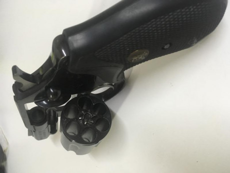 Por cuestiones de espacio y por falta de uso vendo Pistola Llama Minimax 45 de cargador mono hilera y 70