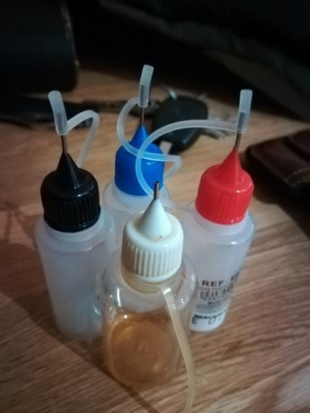 Buenas tardes,

Me gustaria saber donde puedo conseguir un aceite lubricante para armas, con un aplicador 100