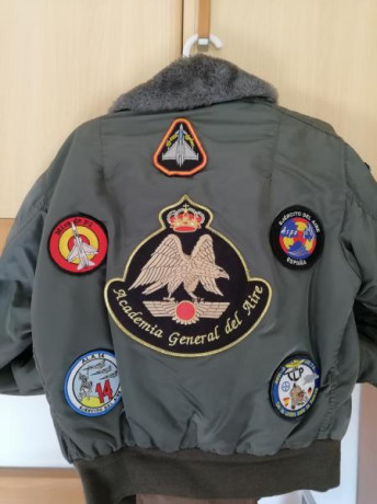 Bueno. No es la de top gun, tampoco una chaqueta cara ni edicion limitada de ningún modelo. Es solo mi 02