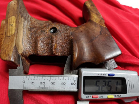 Pongo a la venta 2 cachas para la Aw93 de Feinwerkbau. Tienen su tiempo, la verdad, pero cumplen su cometido 02