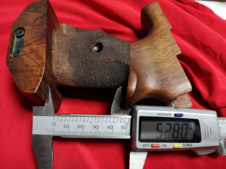 Pongo a la venta 2 cachas para la Aw93 de Feinwerkbau. Tienen su tiempo, la verdad, pero cumplen su cometido 01