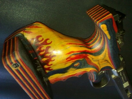 Hola amigos, aunque ya se que existen pastas especiales (Hammerli, Morini, etc.) para rellenar la madera 52