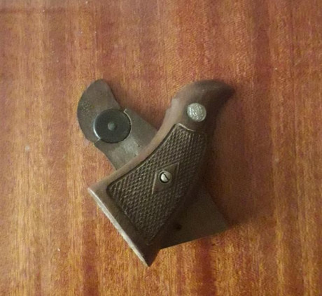Se venden cachas de revolver smith weson no se a que modelo corresponden las vendo en 30€ están en la 00