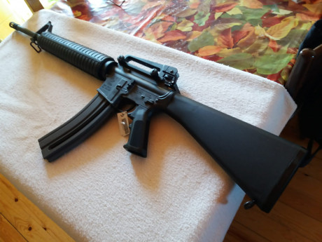 Un compañero de afición que no se aclara mucho con el foro me ha pedido que le ponga en venta esta carabina 02