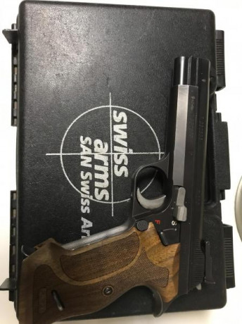 En F , 5 pulgadas,  maletín original,  2 cachas  un cargador ,   más portes , en Madrid 11