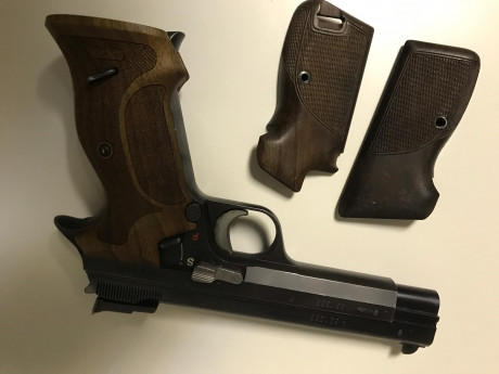 En F , 5 pulgadas,  maletín original,  2 cachas  un cargador ,   más portes , en Madrid 10