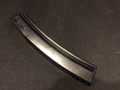 VENDIDO Se vende cargador MP5 original de HK con capacidad para 30 cartuchos. Poco uso, funcionamiento 00