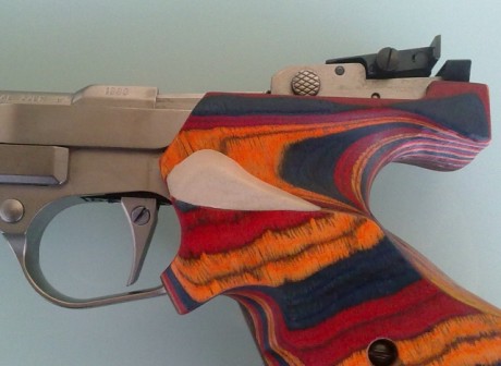 Hola amigos, aunque ya se que existen pastas especiales (Hammerli, Morini, etc.) para rellenar la madera 61