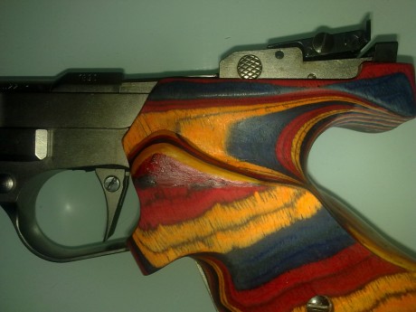 Hola amigos, aunque ya se que existen pastas especiales (Hammerli, Morini, etc.) para rellenar la madera 60