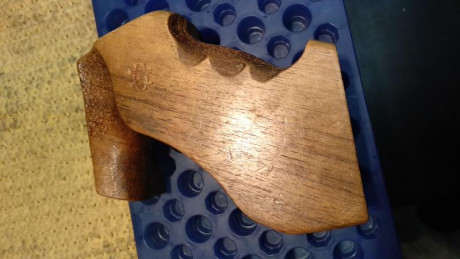  Empuñadura Morini para Walther GSP y similares , es para zurdo y talla mediana sin retoques
PRECIO 100 02