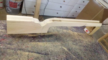 BARNAD S

CULATA DE MADERA LAMINADA RECIEN HECHA , CON ENCAME CON PILLARS , CANTONERA REGULABLE Y CARRIL 00