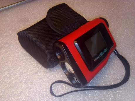 Hola, se vende telemetro láser clase 1, marca LASERWORKS, 600M , aunque mide bastante más, con pantalla 00