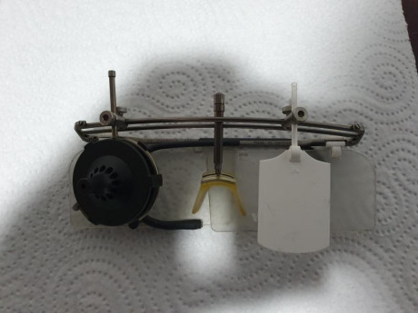 Se vende gafas knobloch k1 para arma corta.

El lote incluye:
Gafas
Cristal 1dioptria
Embudo
Diopter
Tapas 00