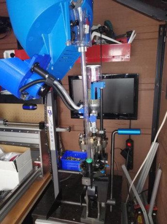 Vendo Alimentador de puntas automático para dillon xl650, 750 y 1050, también ahora para Hornady lock 02