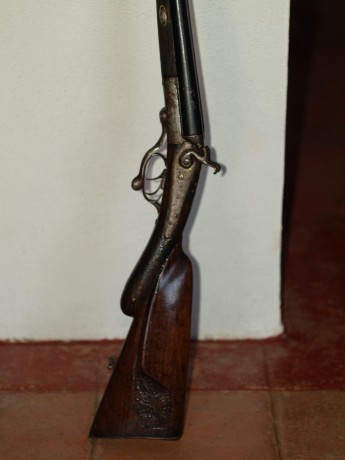 Hola a todos,

Necesito ayuda, alguien me puede ayudar a tasar esta escopeta de 16/70 de martillos, con 20