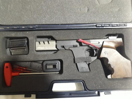 Pistola Walther GSP EXPERT con dos dos carros el 22lr y 32WC, viene con los dos maletines originales, 01