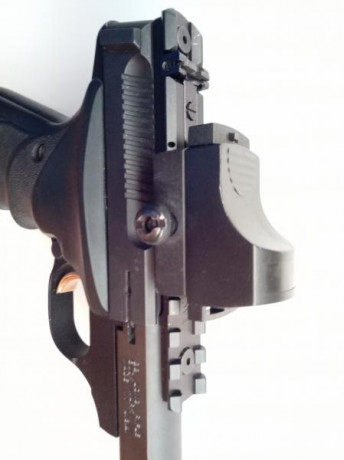 Ante todo, un saludo al foro!

Vendo esta archiconocida pistola del .22lr en perfecto estado de funcionamiento, 01