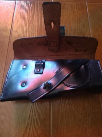 Vendo hacha datada en funda de 1959. En perfecto estado. Funda para porte en cuero con refuerzo de metal 11