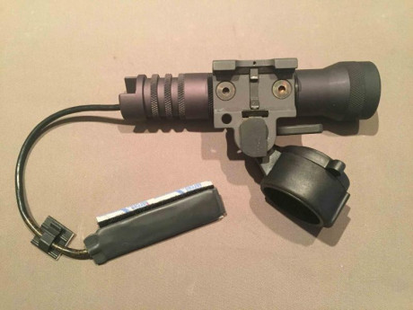 VENDIDA¡¡¡
Estado impecable. Excepcional linterna táctica Laser Devices Operator OP-6 con montura de fijación 01