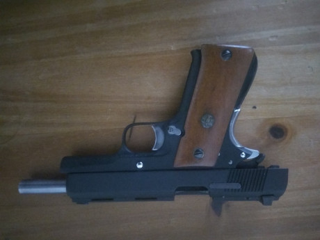 Hola,
pongo a la venta una pistola Llama modelo XI-B tipo 1911 calibre 9 mm Parab. 5" en un estado 31
