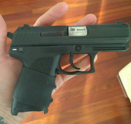 Vendo mi HK USP COMPACT, calibre 9mm PB. 
Está como aparece en las fotos, muy buen estado. 
La he tenido 12