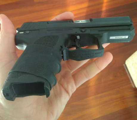 Vendo mi HK USP COMPACT, calibre 9mm PB. 
Está como aparece en las fotos, muy buen estado. 
La he tenido 11