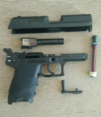 Vendo mi HK USP COMPACT, calibre 9mm PB. 
Está como aparece en las fotos, muy buen estado. 
La he tenido 20