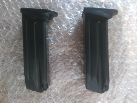 Hola
pongo a la venta dos cargadores originales de la pistiola HK USP COMPACT de 13 cartuchos
Como nuevos.
30€ 01