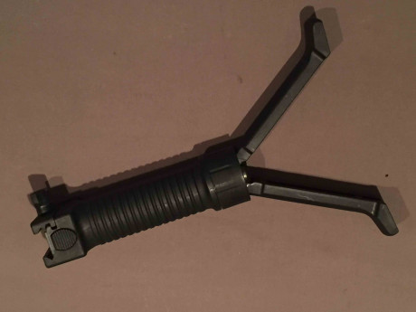 TODO VENDIDO¡¡¡
Se vende material AR15 y similar:
*VENDIDO Empuñadura pistolete con bípode integrado, 00