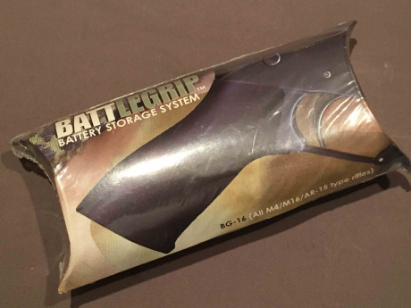 Se vende material AR15 y similar:

* Pistolete TangoDown BG-16 con alojamiento batería, 15 euros, más 01