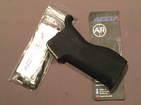 Se vende material AR15 y similar:

* Pistolete TangoDown BG-16 con alojamiento batería, 15 euros, más 00