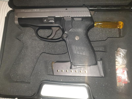 Hola, se vende sig sauer p239 bitono con 100 disparos como mucho, se adjunta de cargador de repuesto y 00