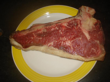 Hoy para comer acelgas hervidas y chuletón de vaca gallega vieja con seis semanas de maduración en cámara 120