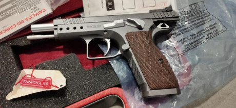 Vendo mi Tanfoglio Limited 9mm y el kit 22 original. Todo el conjunto comprado hace unos 3 años nuevo. 01