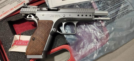 Vendo mi Tanfoglio Limited 9mm y el kit 22 original. Todo el conjunto comprado hace unos 3 años nuevo. 00