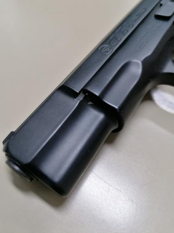 Vendo pistola CZ 75 B del 9pb con 1 cargador de16. Está muy cuidada. Precio 200€ más 25€ de portes si 12