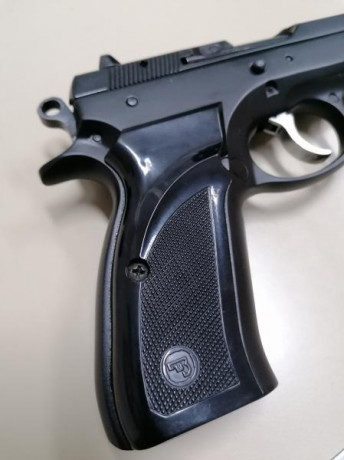 Vendo pistola CZ 75 B del 9pb con 1 cargador de16. Está muy cuidada. Precio 200€ más 25€ de portes si 11