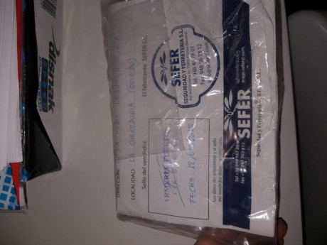 Lo vendo por dejar la caza fue comprado en el 2015 por lo que cumple la última normativa 00