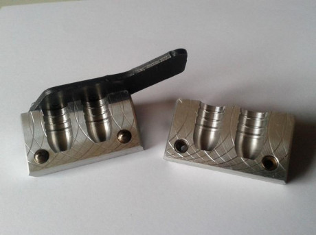 Vendo turquesa LEE ref.457-340-F de 2 cavidades para calibre 45.
Bala .457" FN de 340 grains. En 01