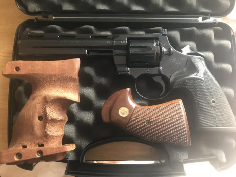 Buenas compañeros, vendo este magnifico revolver por no usarlo, esta cerca de alicante por si alguien 01