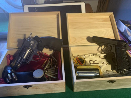Vendo 2 pistolas de Co2 
Dan Wesson revolver con 30 cartuchos para balines de 4,5mm
Umarex Walther ppk 02